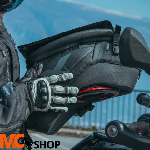 GIVI TORBA NA BAK TANKLOCK 15 - 20 L BMW R 1200 GS GIVI TORBA NA BAK TANKLOCK 15 - 20 L BMW R 1200 GS